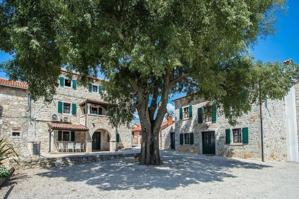 Villa Antonci-18, Pool, 3 Houses, Jacuzzi, Private Territory Antonci  Extérieur photo