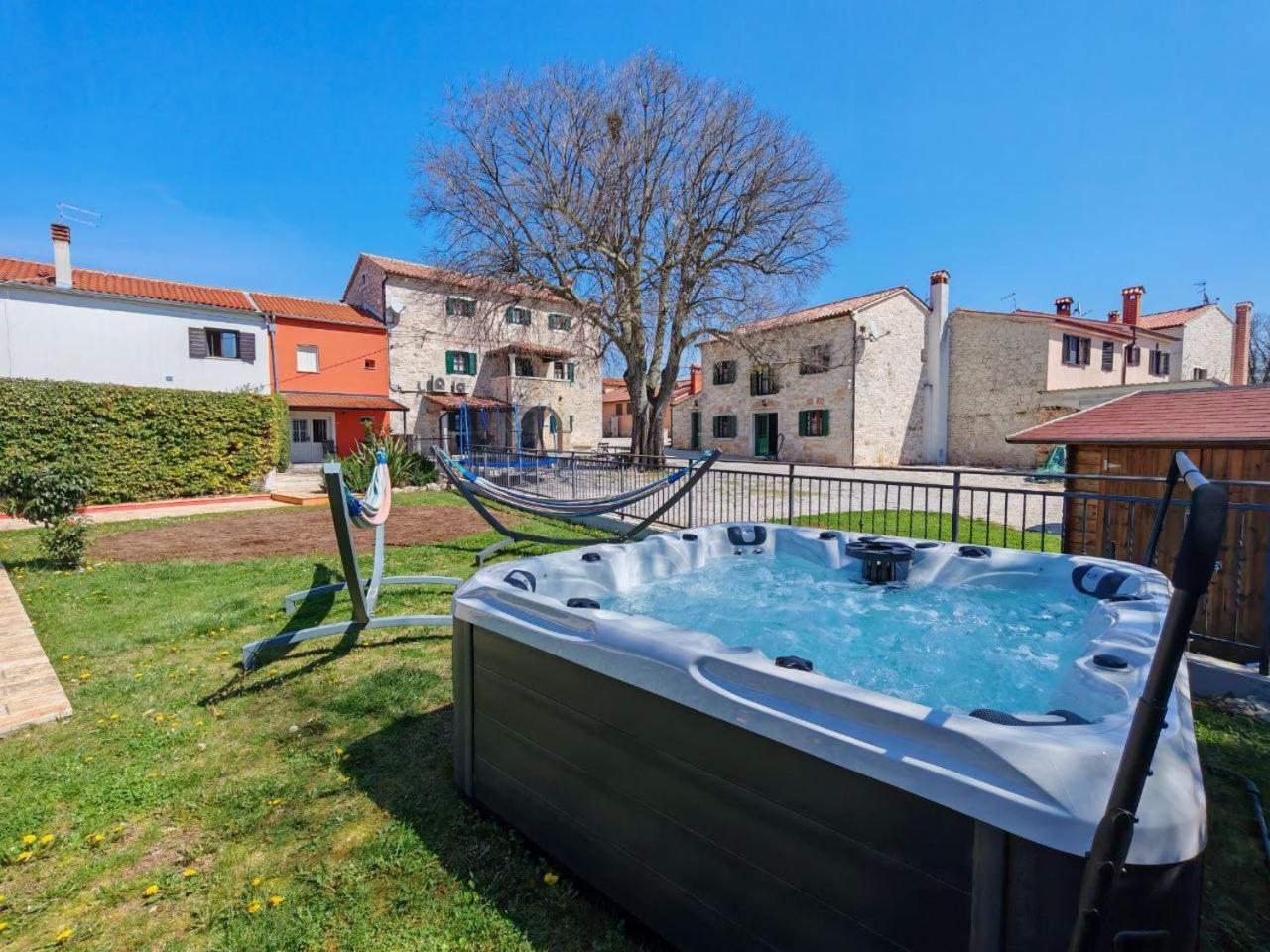 Villa Antonci-18, Pool, 3 Houses, Jacuzzi, Private Territory Antonci  Extérieur photo